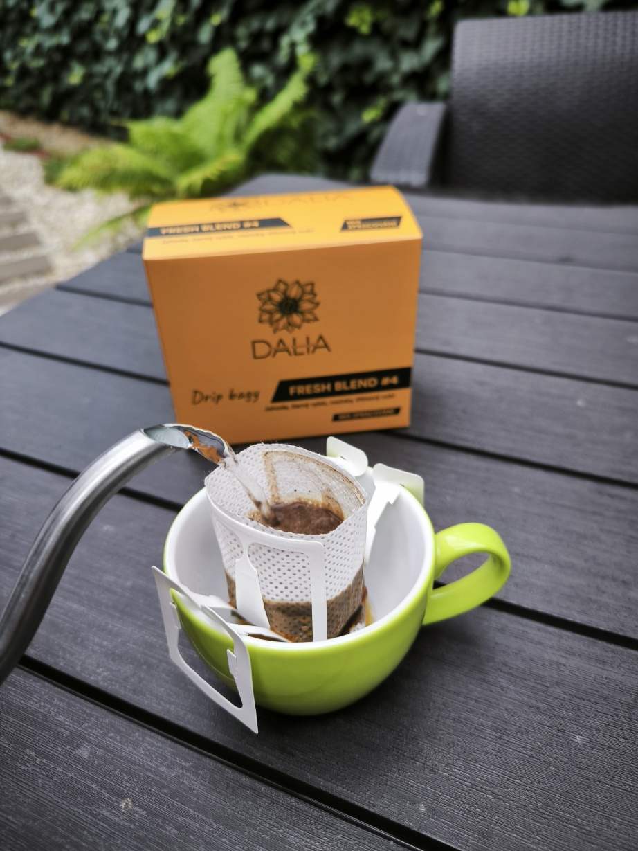 Prvé zaliatie kávy menším množstvom vody